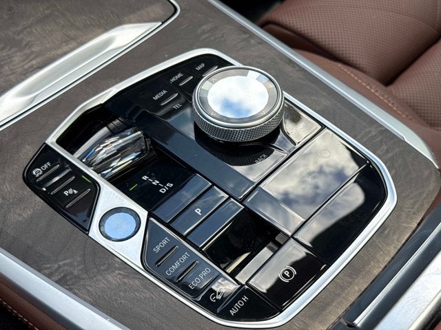 2025 BMW X5 M60i