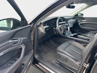2022 Audi e-tron Premium Plus