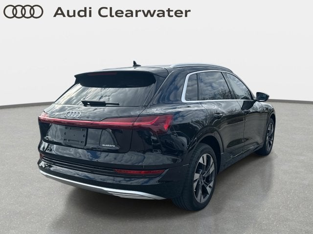 2022 Audi e-tron Premium Plus