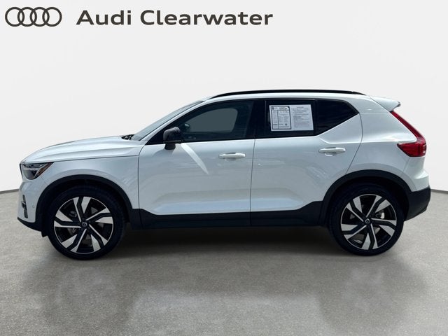 2023 Volvo XC40 Plus Dark Theme