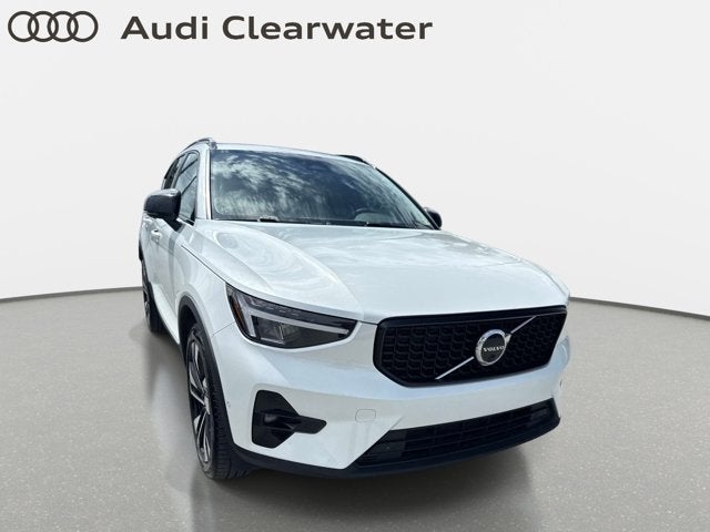 2023 Volvo XC40 Plus Dark Theme