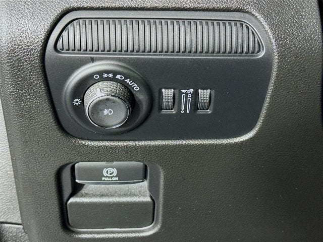 2025 Jeep Wagoneer Base