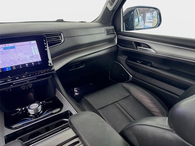 2025 Jeep Wagoneer Base