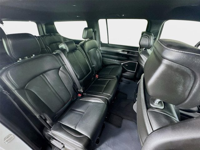 2025 Jeep Wagoneer Base