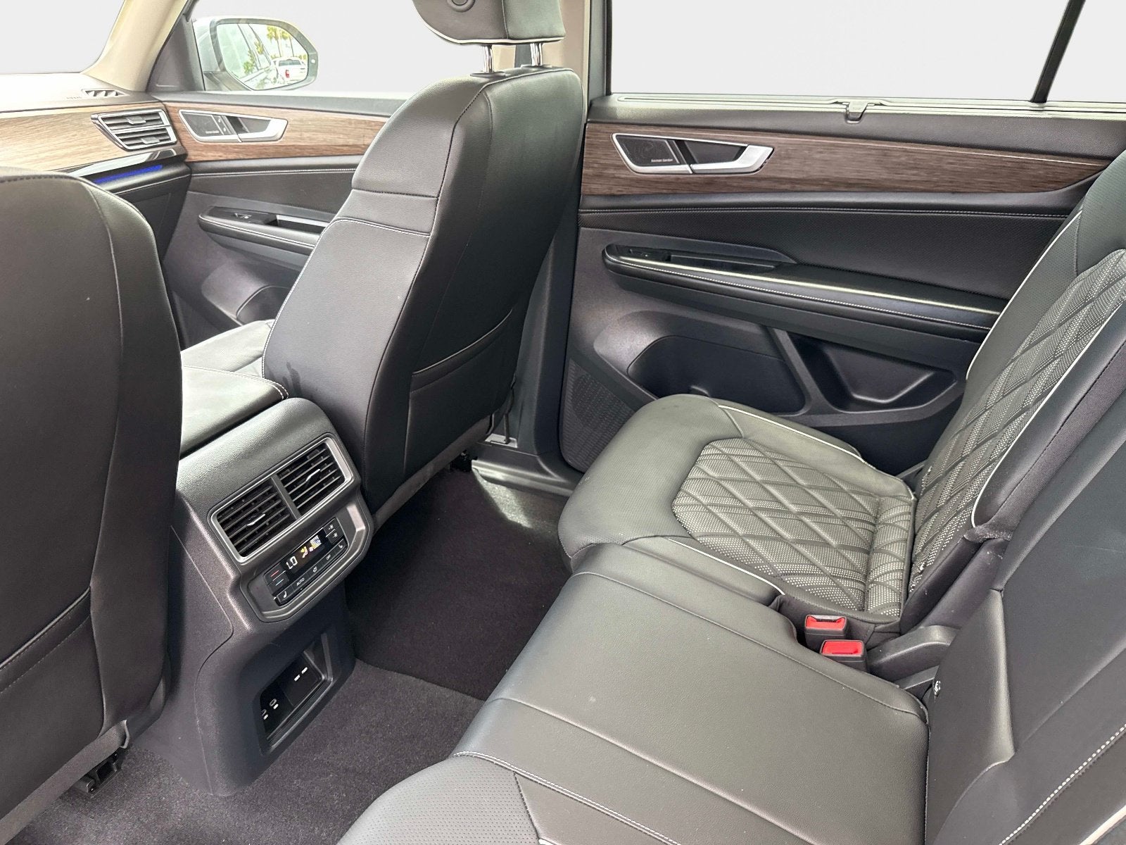 2024 Volkswagen Atlas 2.0T SEL Premium R-Line