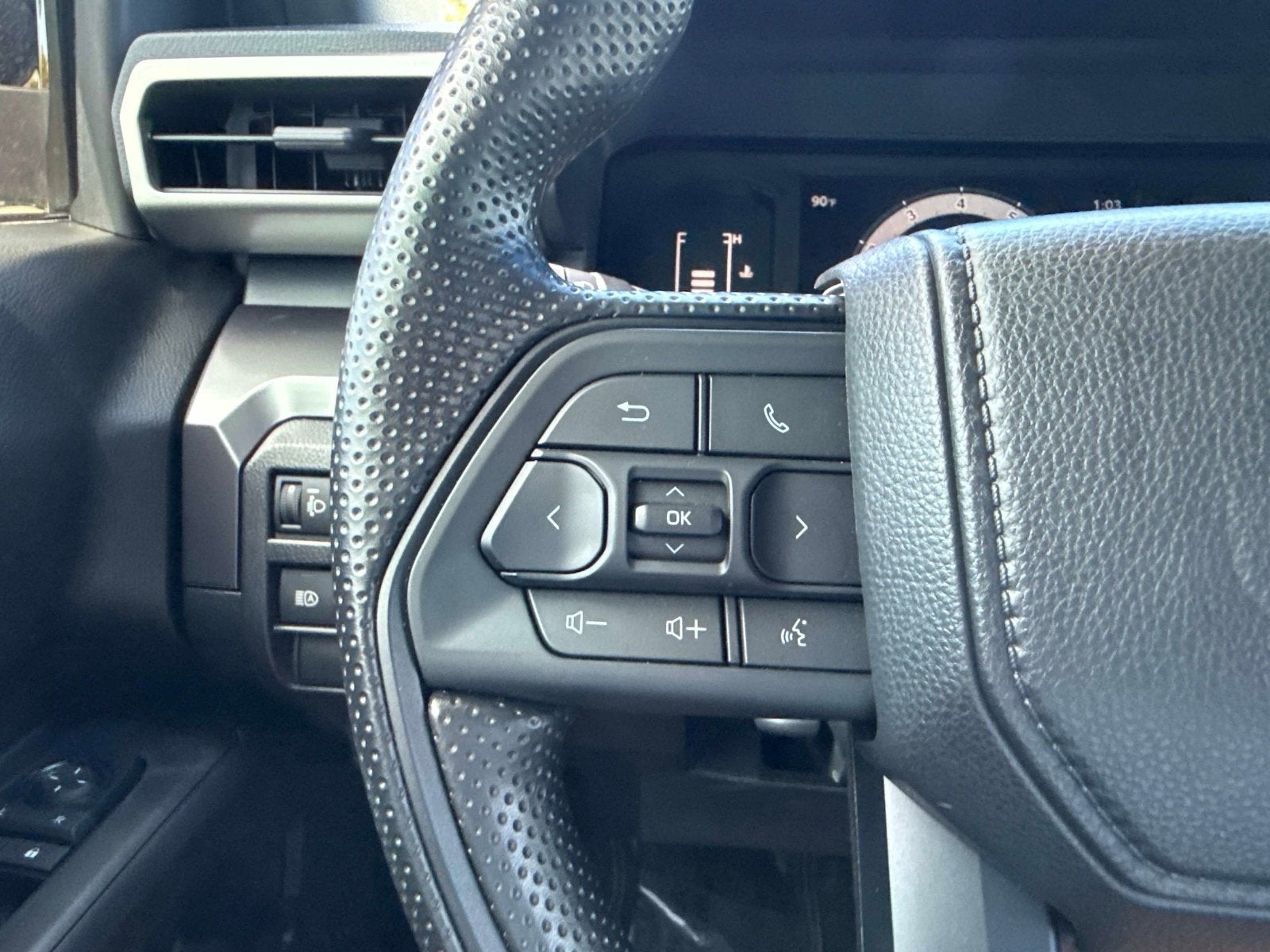 2025 Toyota Tacoma 4WD SR5