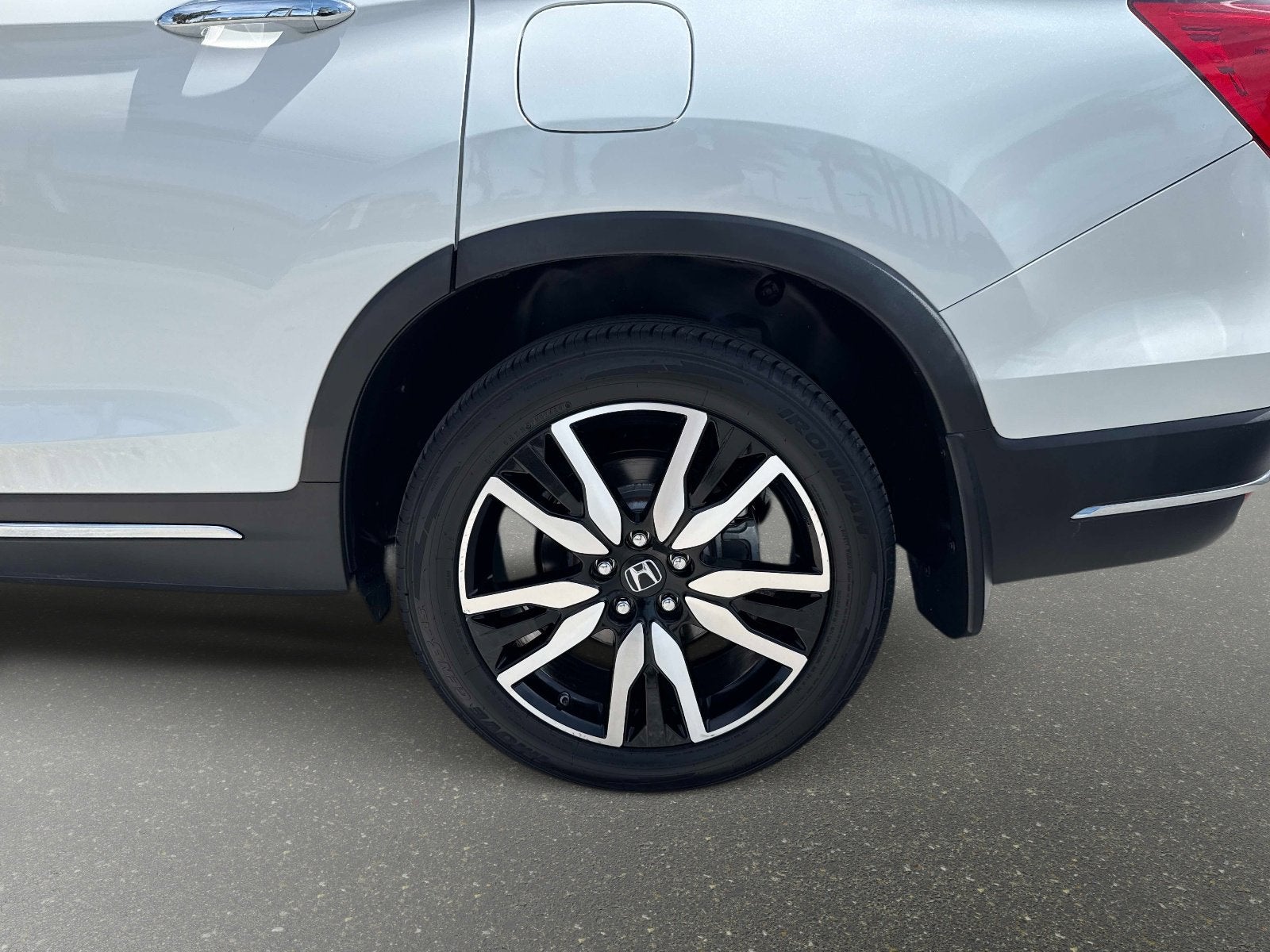 2022 Honda Pilot Touring 8-Passenger