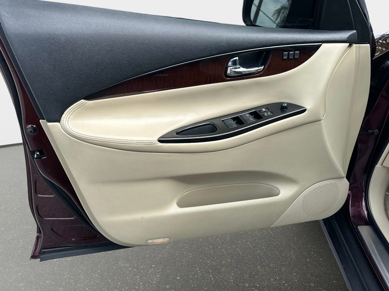 2016 INFINITI QX50 Base