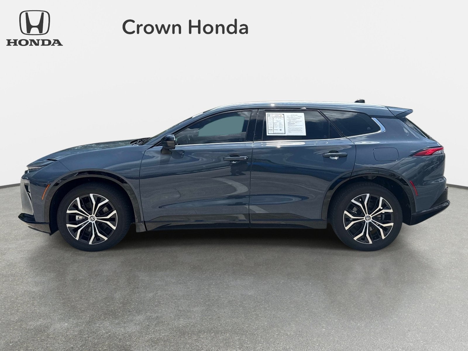 2025 Toyota Crown Signia XLE