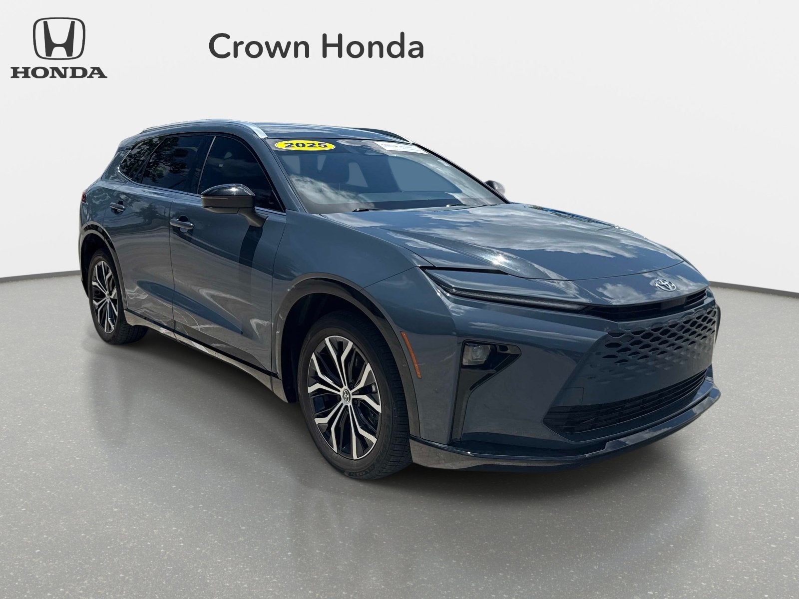 2025 Toyota Crown Signia XLE