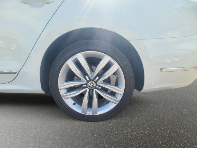 2017 Volkswagen Passat SEL Premium