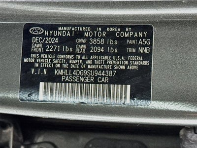 2025 Hyundai Elantra SE