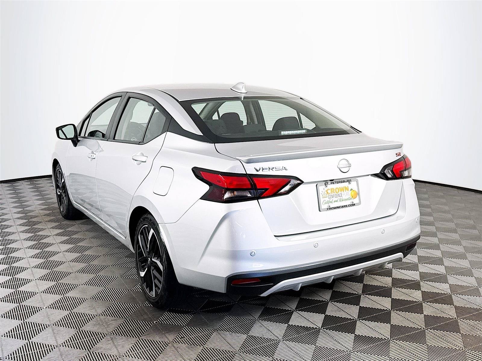 2025 Nissan Versa SR