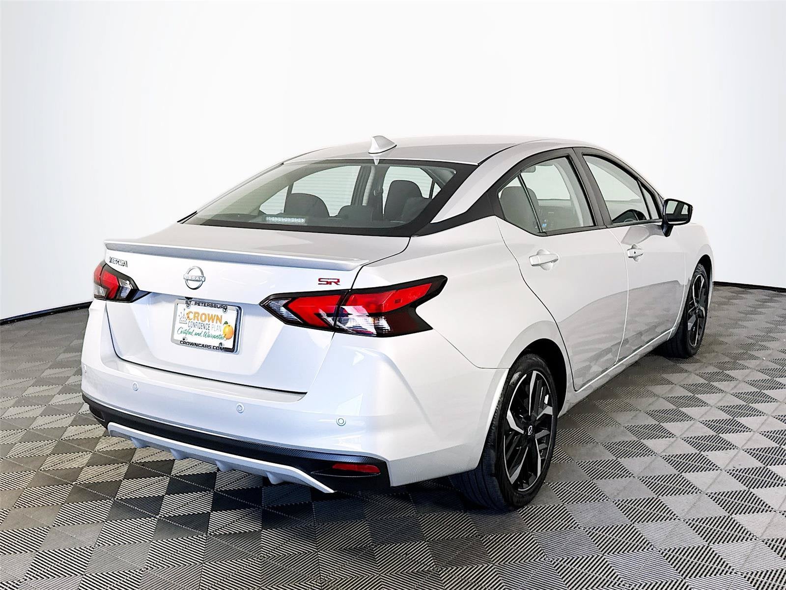 2025 Nissan Versa SR