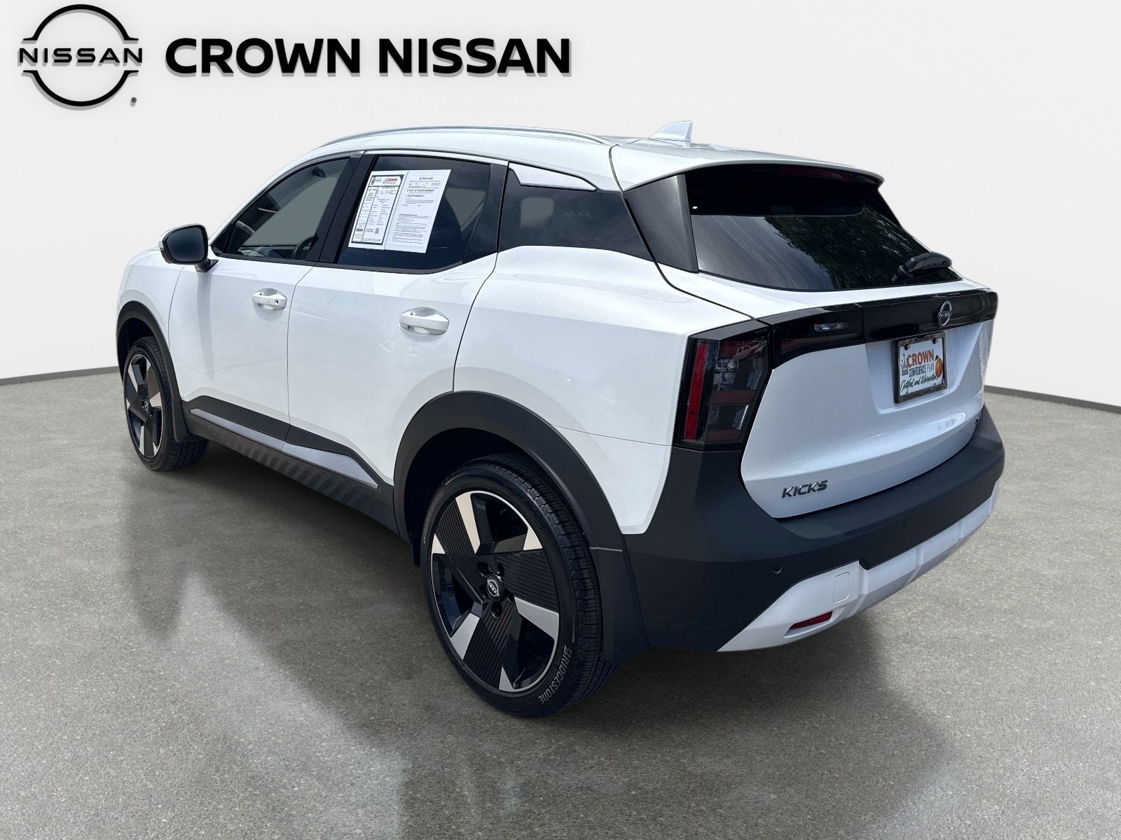 2025 Nissan Kicks SR