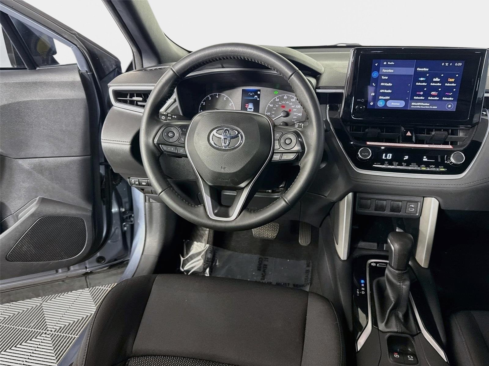 2024 Toyota Corolla Cross Hybrid SE