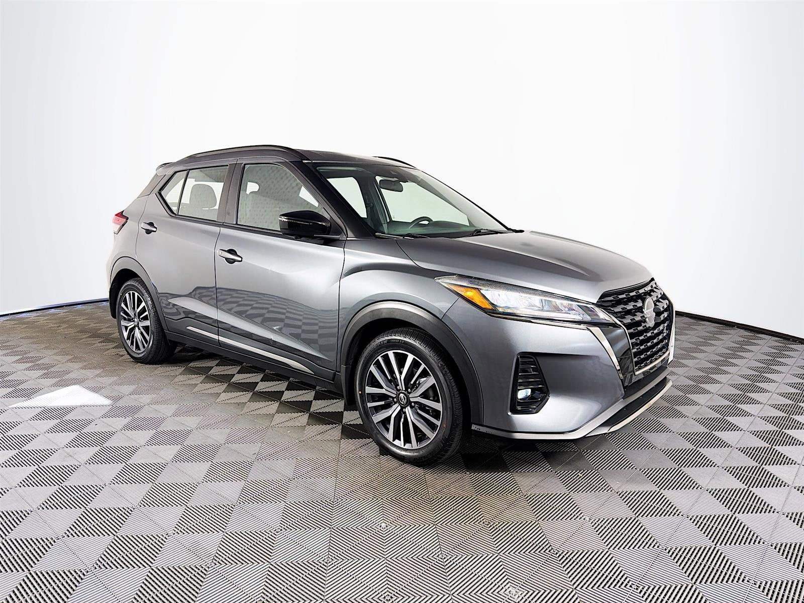 2021 Nissan Kicks SR