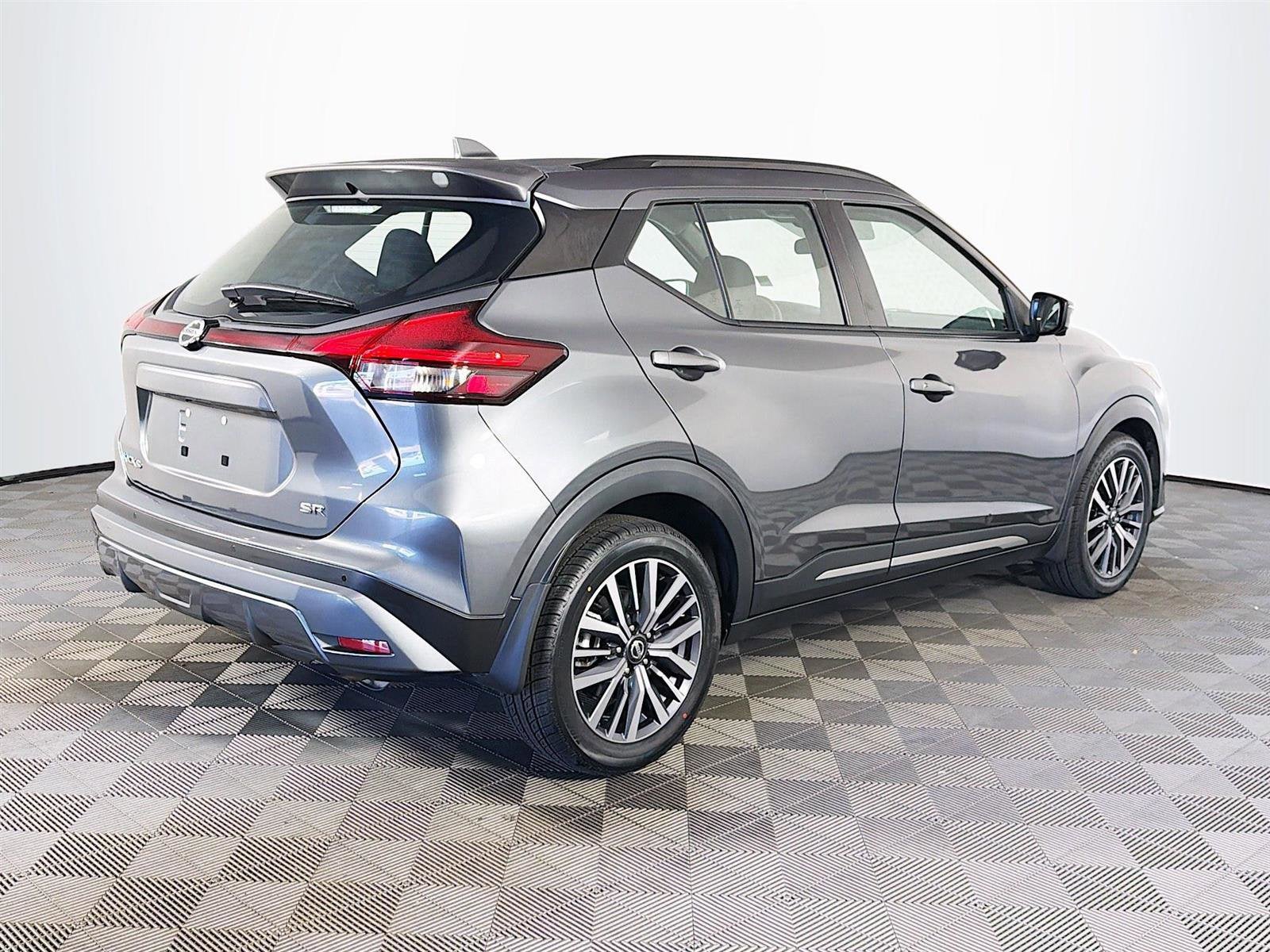 2021 Nissan Kicks SR