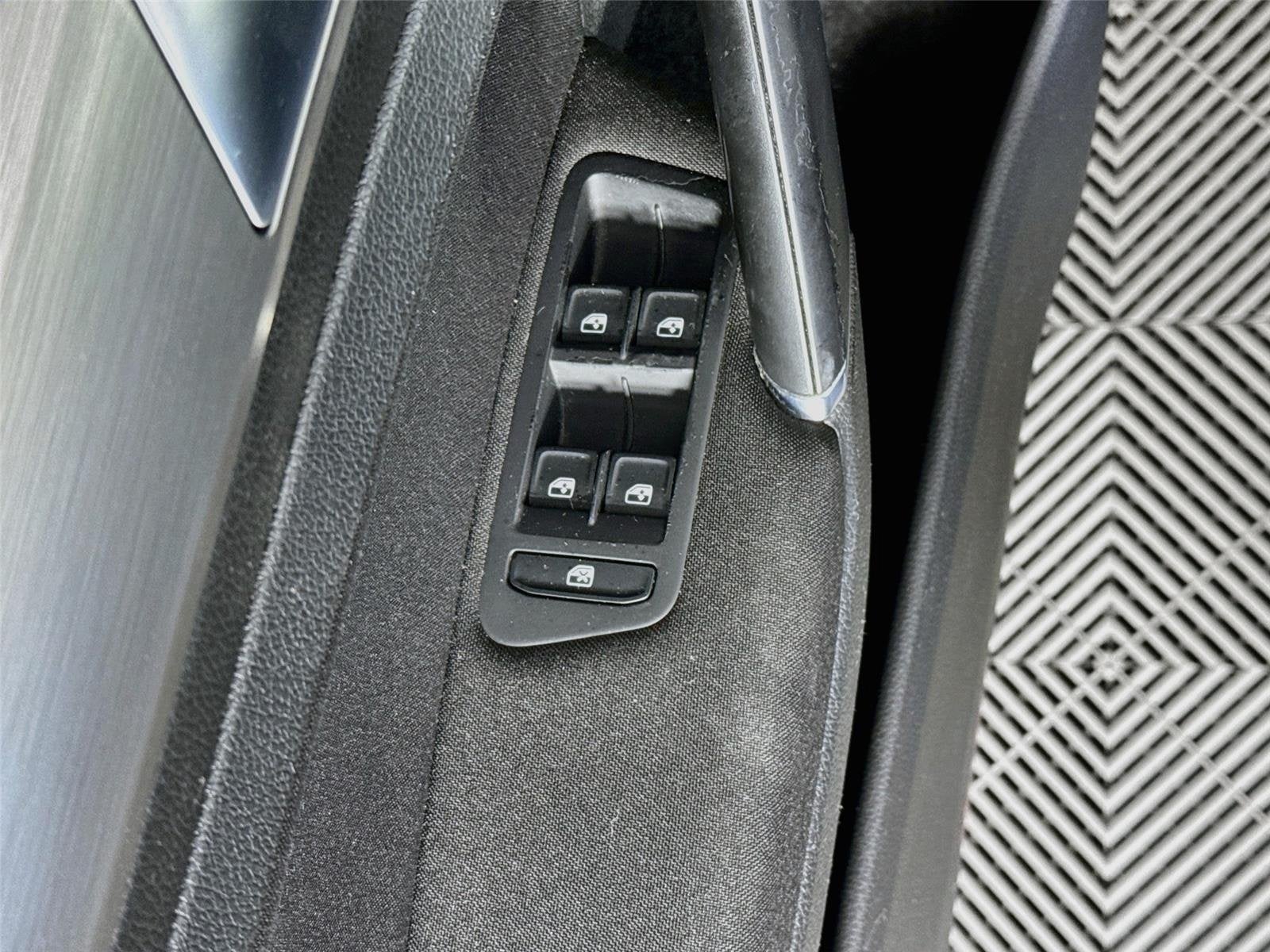 2017 Volkswagen Golf SportWagen S