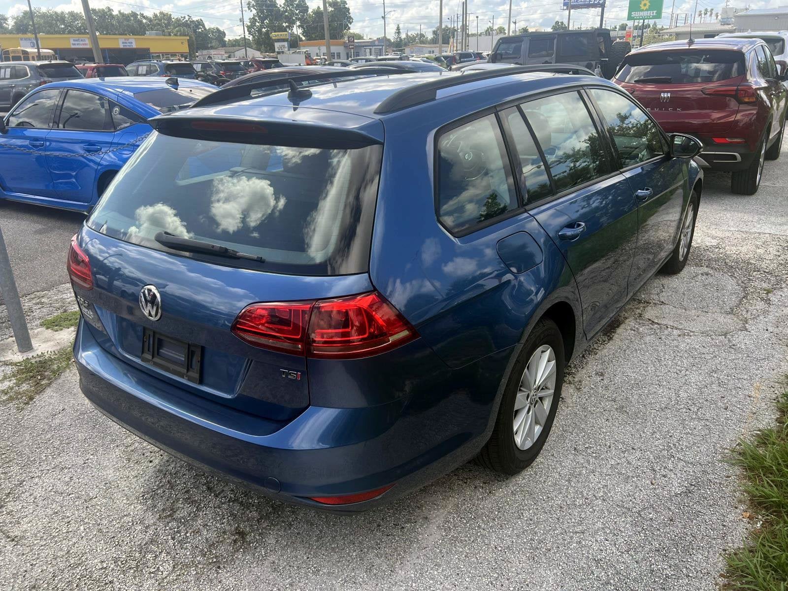 2017 Volkswagen Golf SportWagen Base