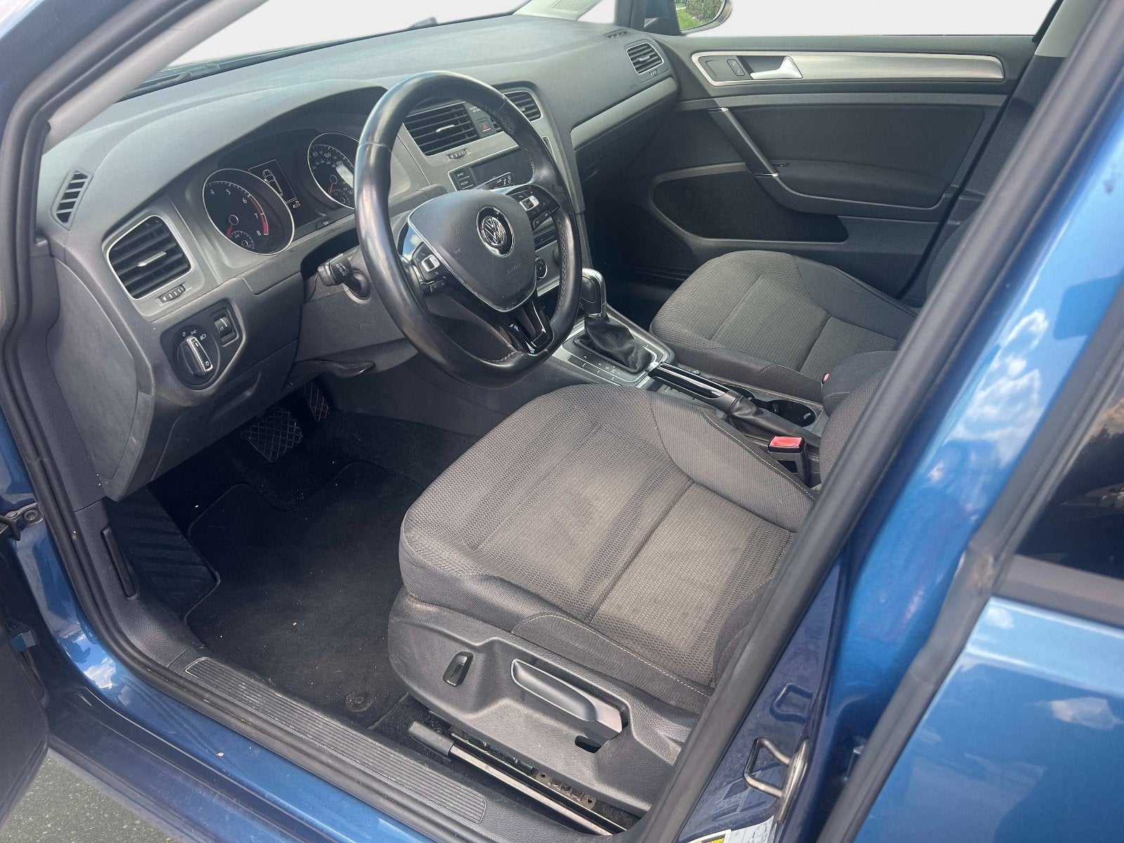 2017 Volkswagen Golf SportWagen Base