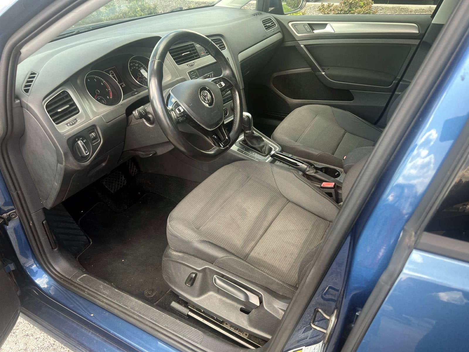 2017 Volkswagen Golf SportWagen Base