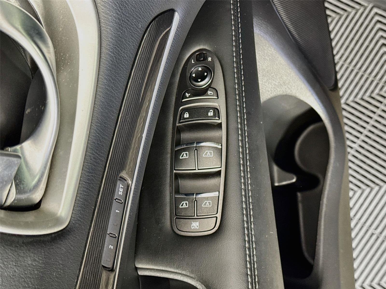 2016 INFINITI QX60 Base
