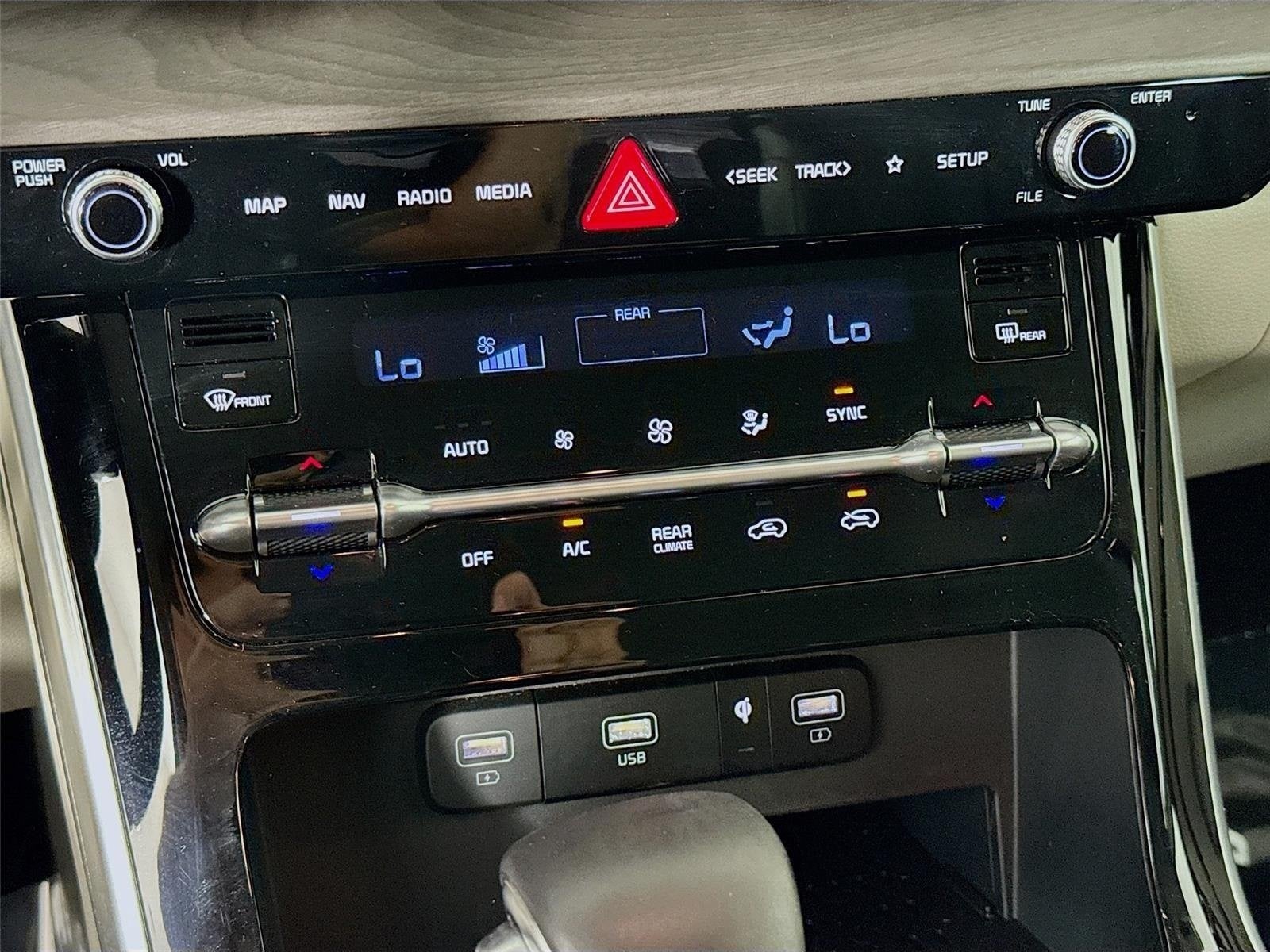 2024 Kia Carnival EX
