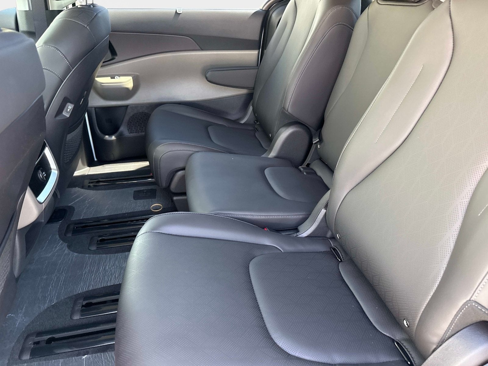2027 Kia Carnival EX