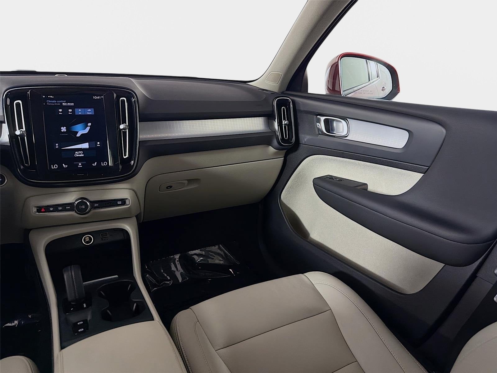 2021 Volvo XC40 Momentum