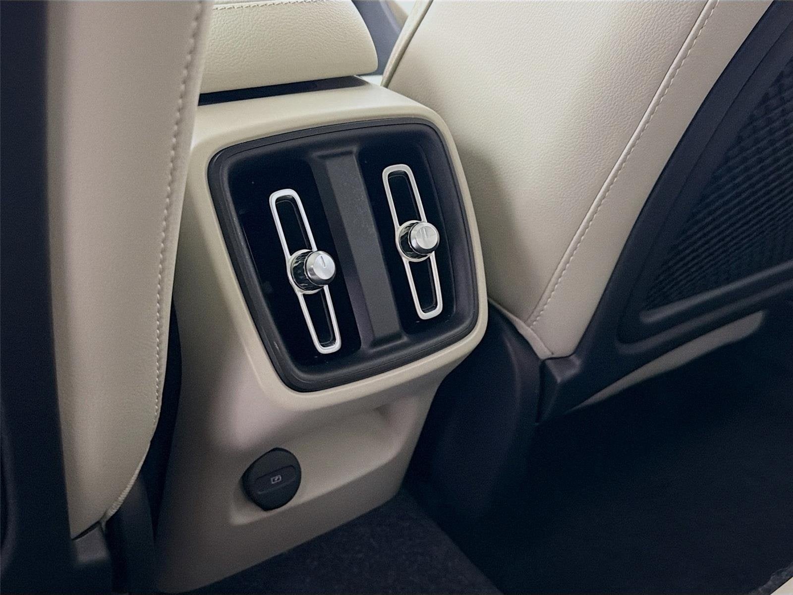 2021 Volvo XC40 Momentum
