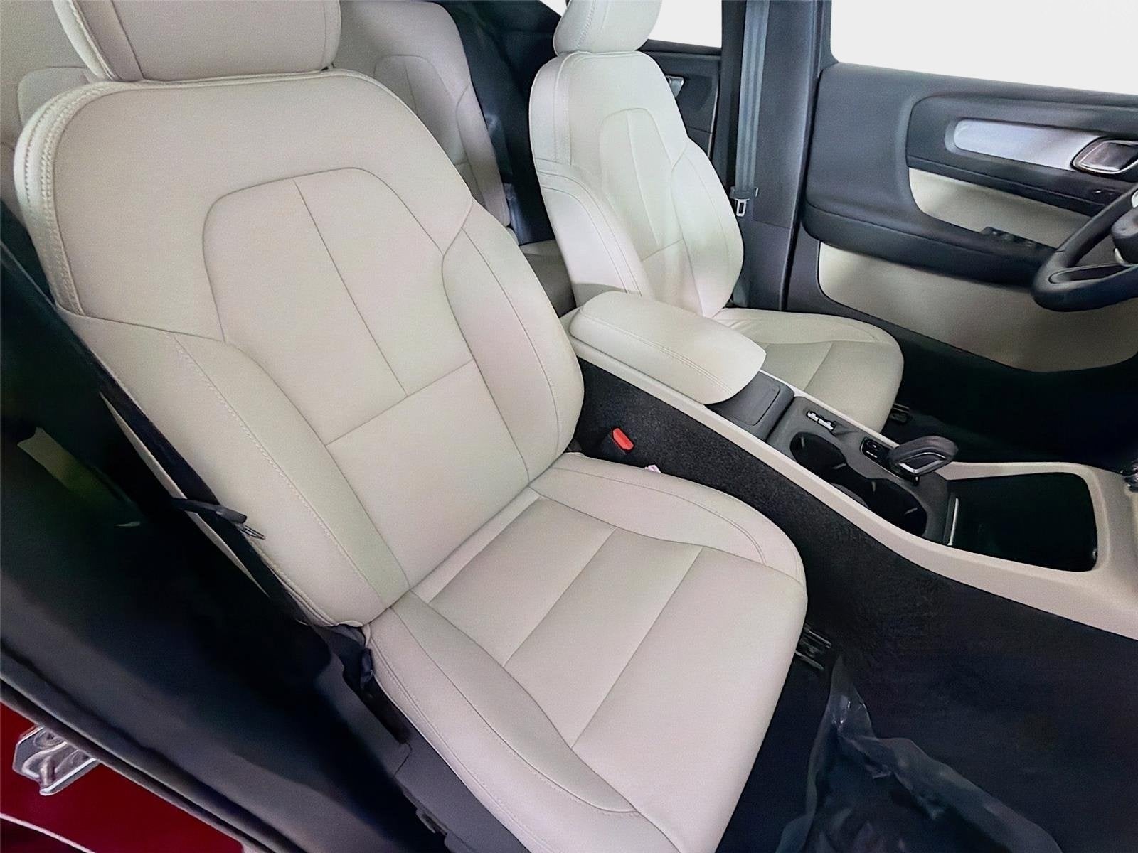 2021 Volvo XC40 Momentum