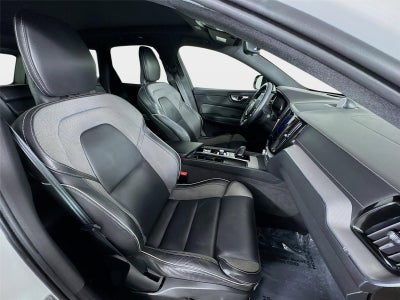2022 Volvo XC60 Recharge Plug-In Hybrid R-Design