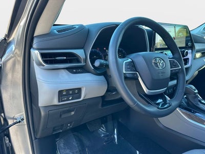 2025 Toyota Highlander LE
