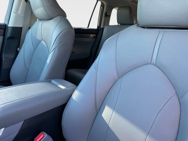 2025 Toyota Highlander LE