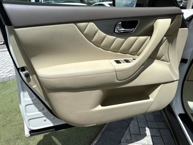 2017 INFINITI QX70 Base