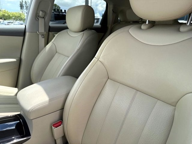 2017 INFINITI QX70 Base