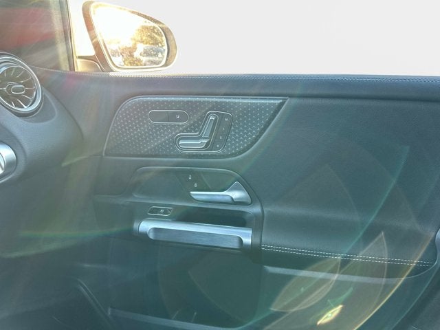 2025 Mercedes-Benz GLB 250