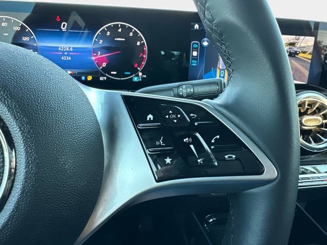 2025 Mercedes-Benz GLB 250