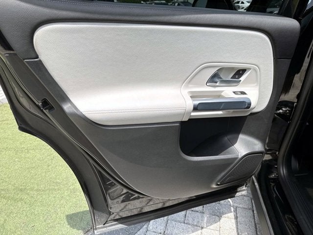 2023 Mercedes-Benz GLB 250