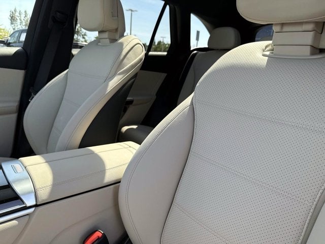 2025 Mercedes-Benz GLC 300