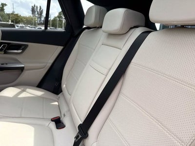 2025 Mercedes-Benz GLC 300