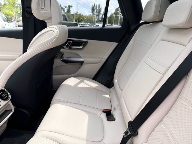 2025 Mercedes-Benz GLC 300