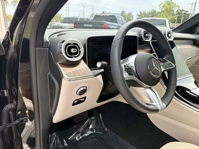2025 Mercedes-Benz GLC 300