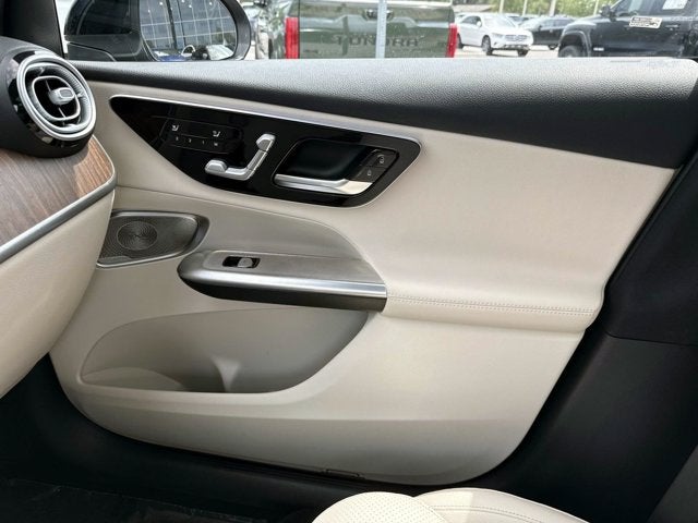 2025 Mercedes-Benz GLC 300