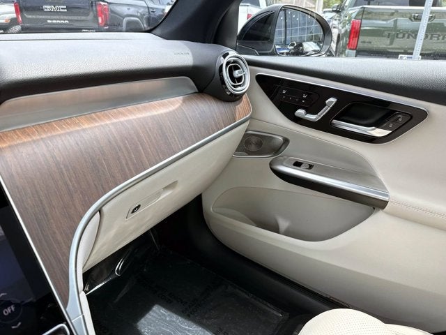 2025 Mercedes-Benz GLC 300