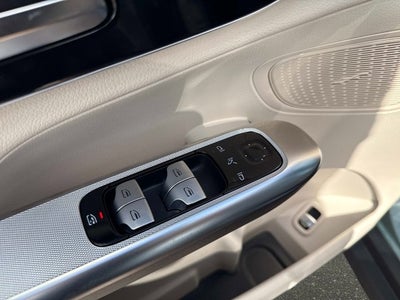 2026 Mercedes-Benz GLC 300