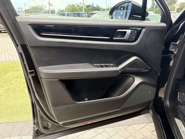 2023 Porsche Cayenne Base