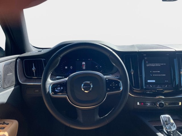 2024 Volvo XC60 B5 Ultimate Dark Theme