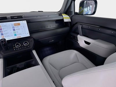 2026 Land Rover Defender 110 X-Dynamic SE